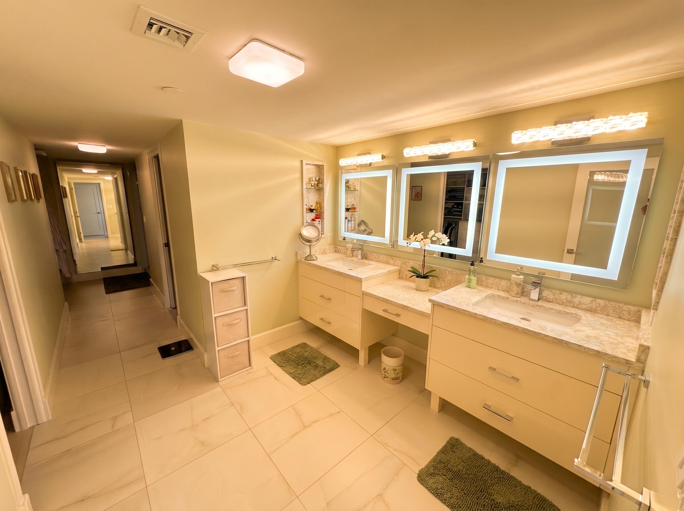 OLD PORT COVE LAKE POINT TOWER CONDO - Residential