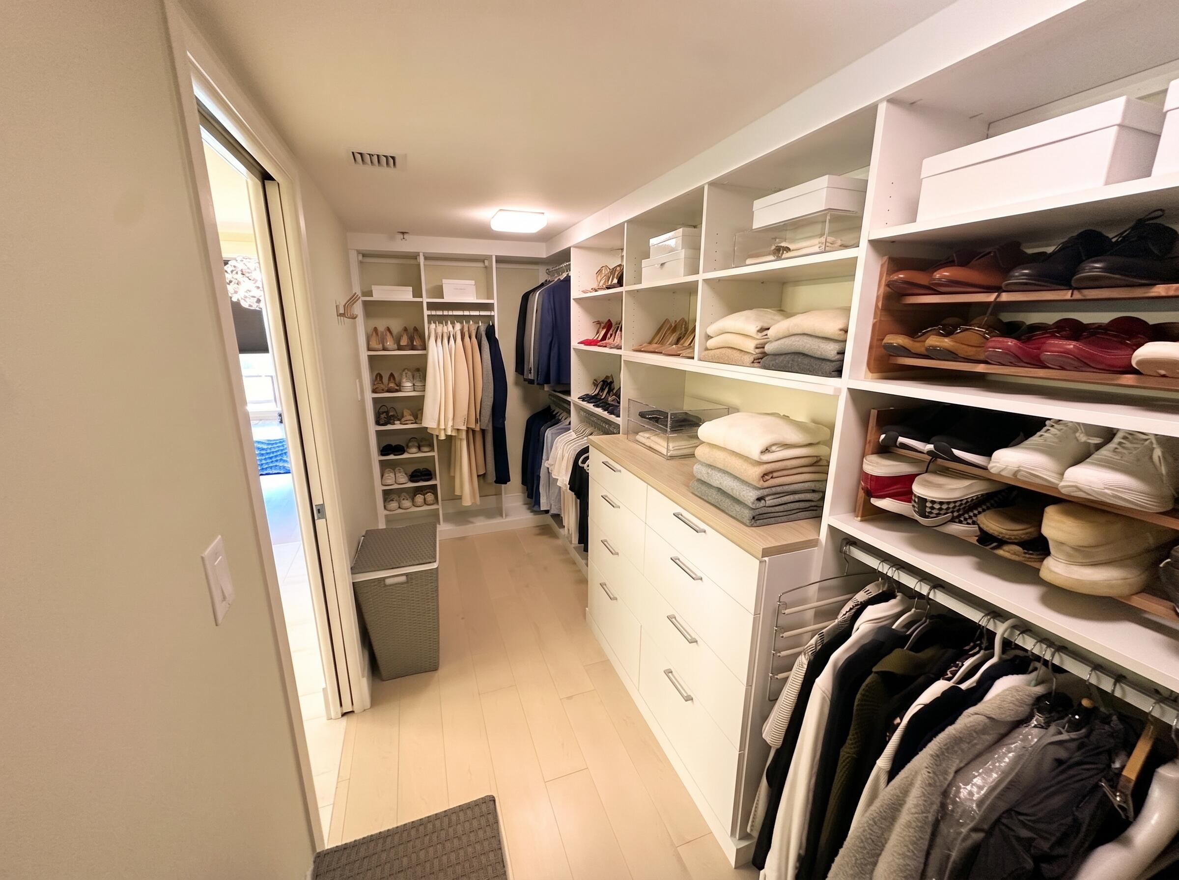 OLD PORT COVE LAKE POINT TOWER CONDO - Residential