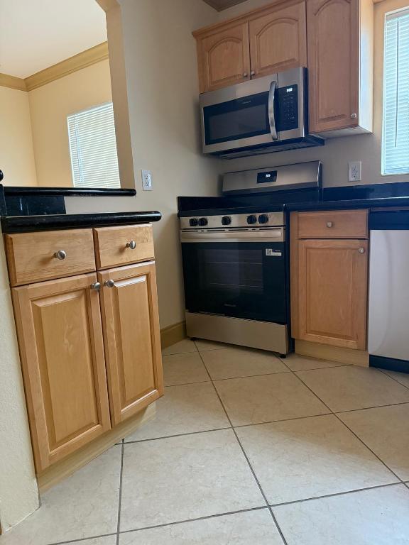 744 NE 14th Avenue 12