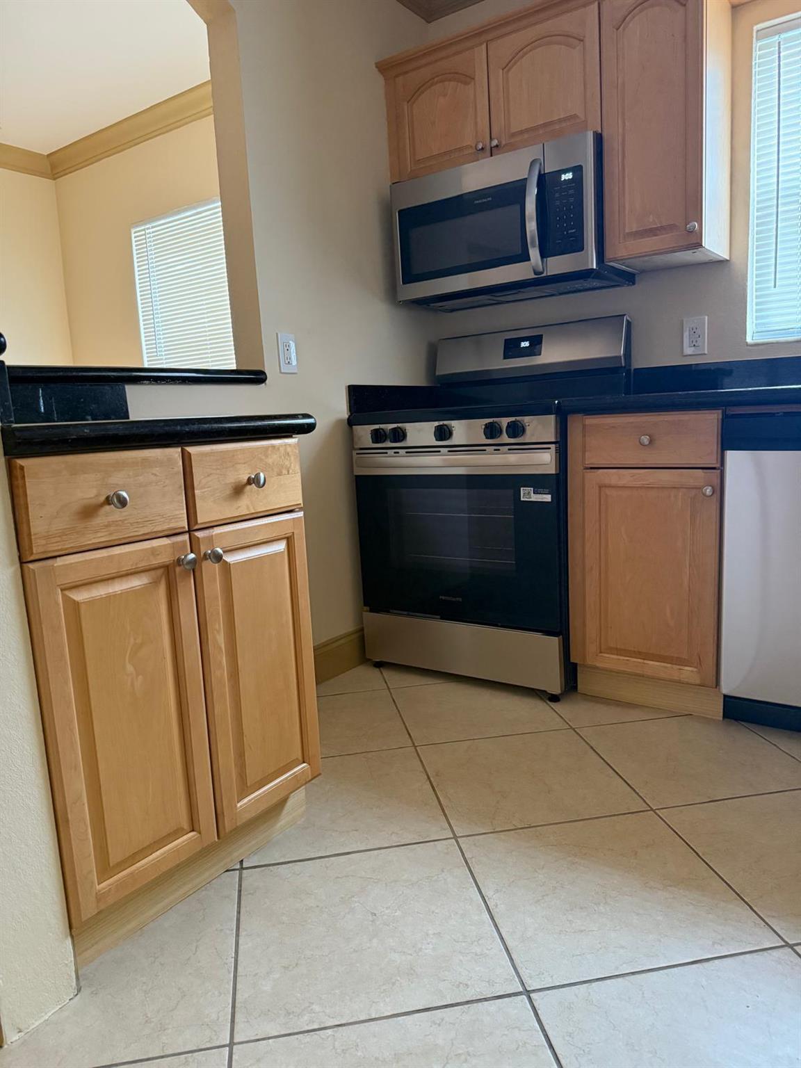 744 NE 14th Avenue 12