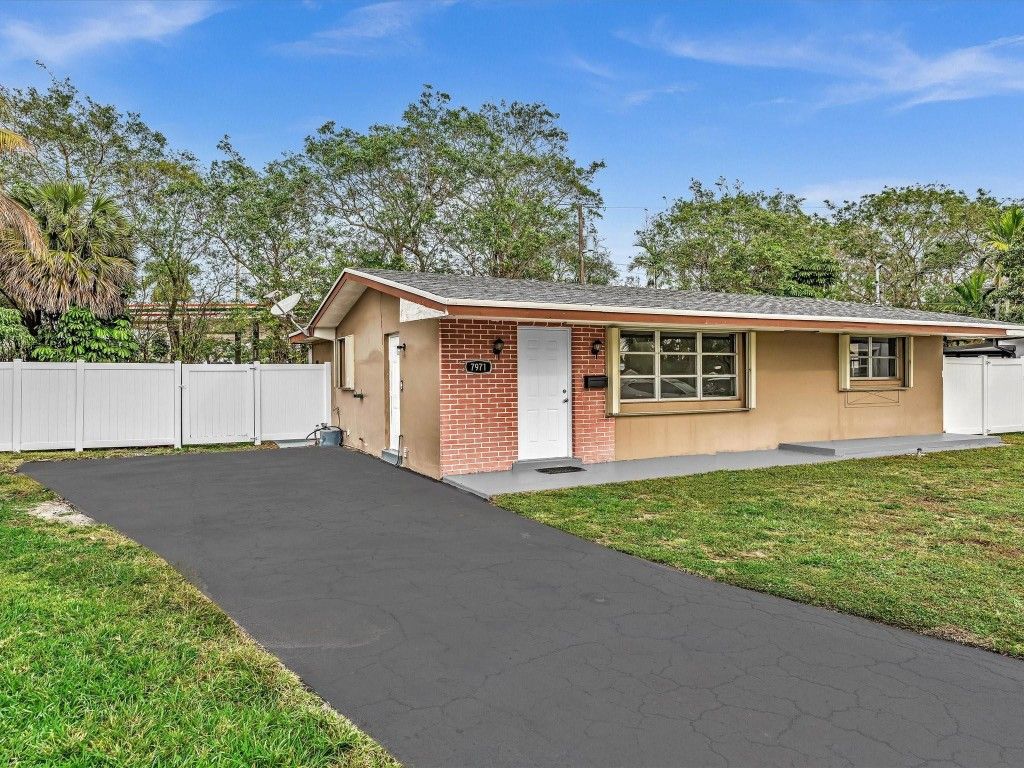 Photo of 7971 NW 16th Street, Pembroke Pines, FL 33024 (MLS # F10546310)