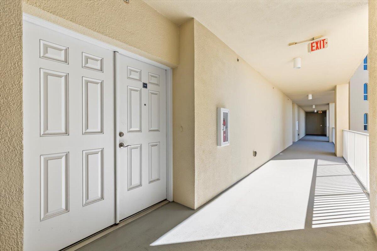 2801 S Ridgewood Avenue 717