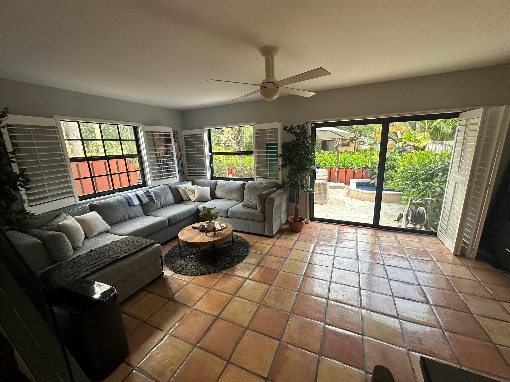 281 NE 16th Pl 401
