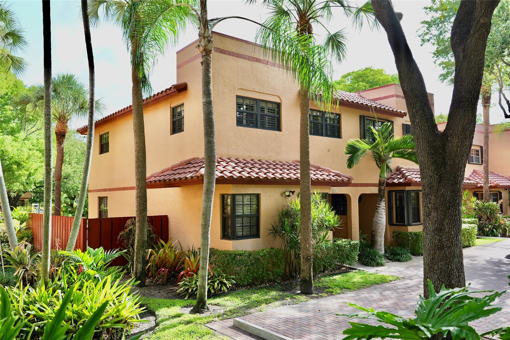 281 NE 16th Pl 401