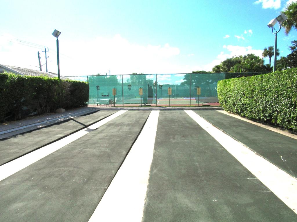 GOLDEN LAKES VILLAGE CONDO E - Residential Lease