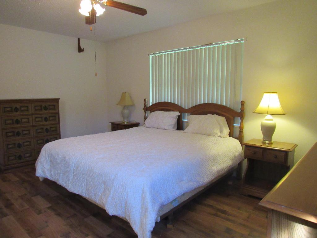 GOLDEN LAKES VILLAGE CONDO E - Residential Lease