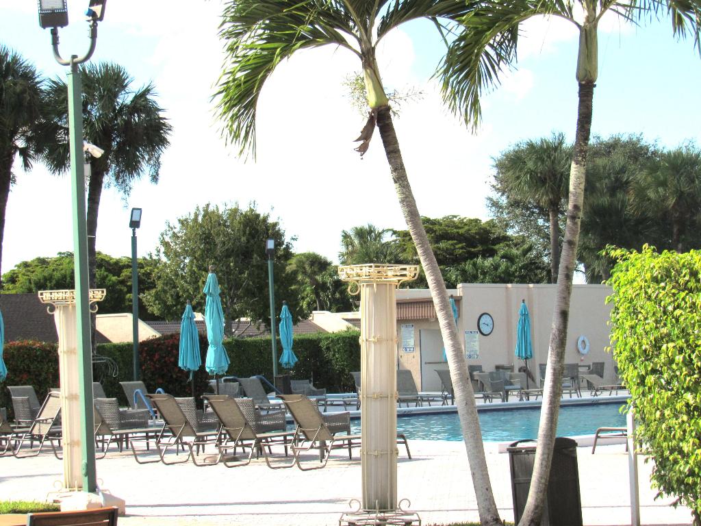 GOLDEN LAKES VILLAGE CONDO E - Residential Lease