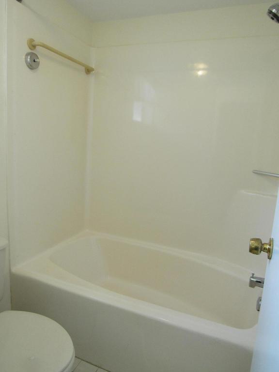 GOLDEN LAKES VILLAGE CONDO E - Residential Lease