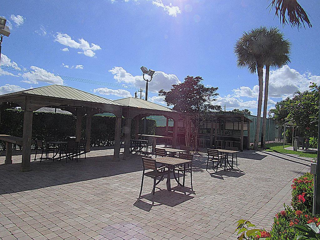 GOLDEN LAKES VILLAGE CONDO E - Residential Lease