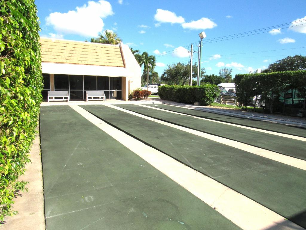 GOLDEN LAKES VILLAGE CONDO E - Residential Lease