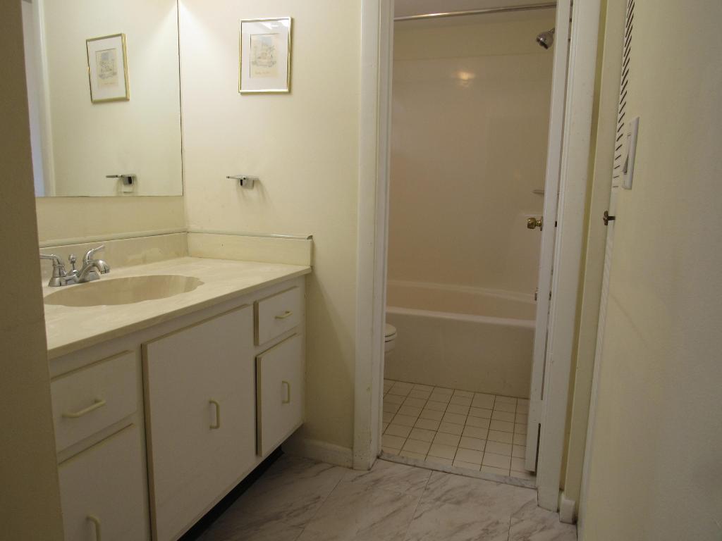 GOLDEN LAKES VILLAGE CONDO E - Residential Lease