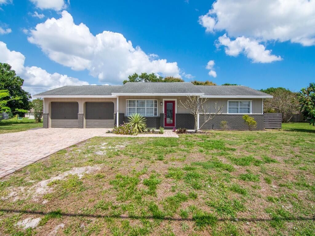 Photo of 1511 SE Portillo Road, Port Saint Lucie, FL 34952 (MLS # R10785250)