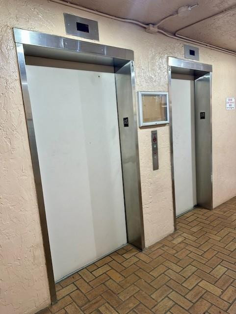 ROYAL PALM - Residential