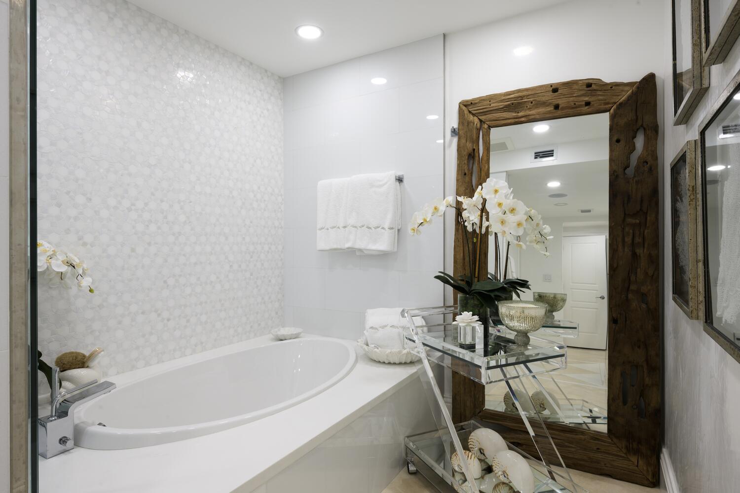 THREE THIRTY OCEAN CONDO - Residential