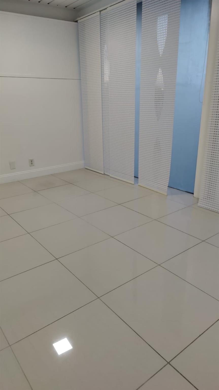 2400 E Oakland Park Blvd