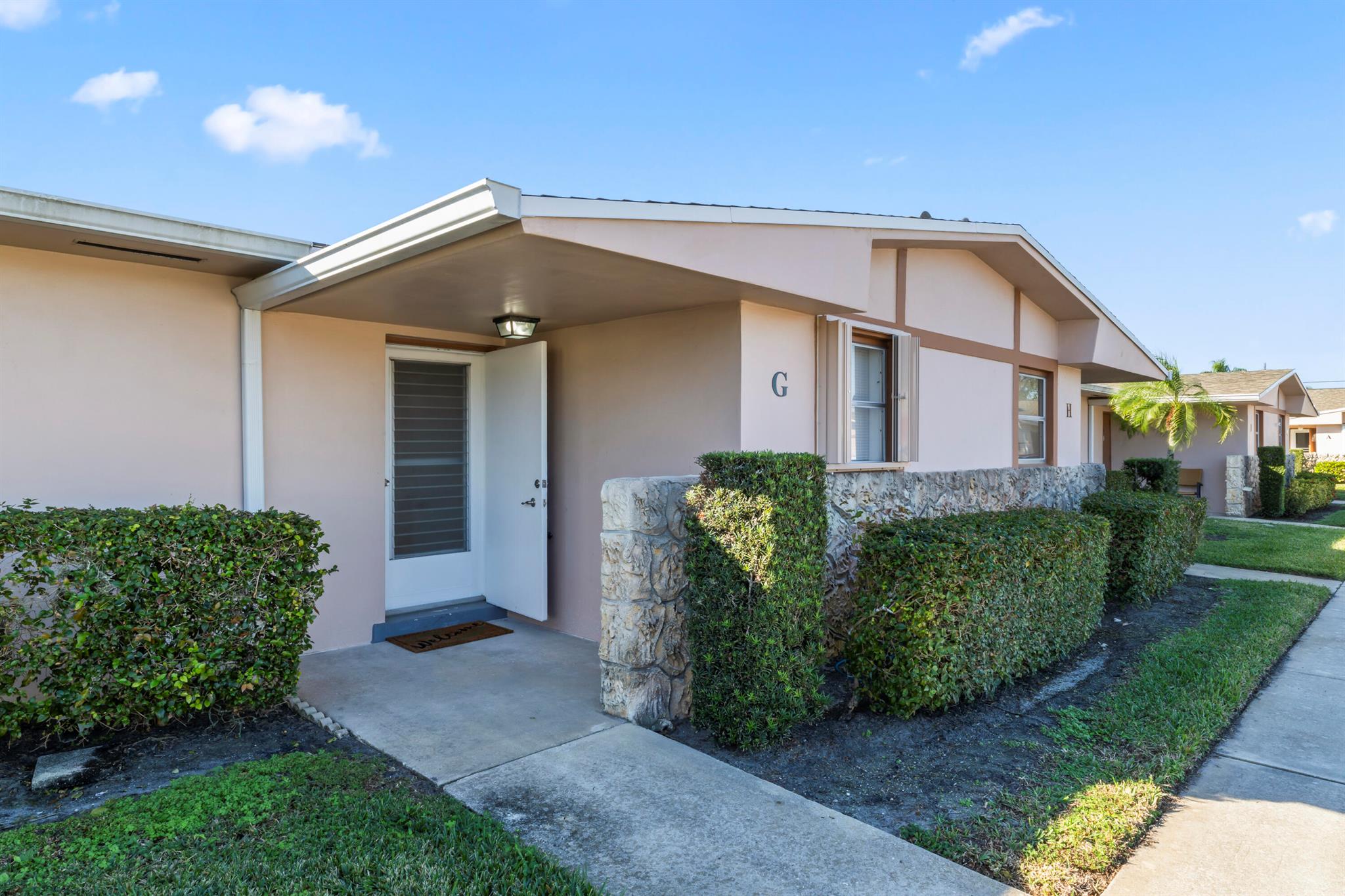 CRESTHAVEN VILLAS 28 COND - Residential