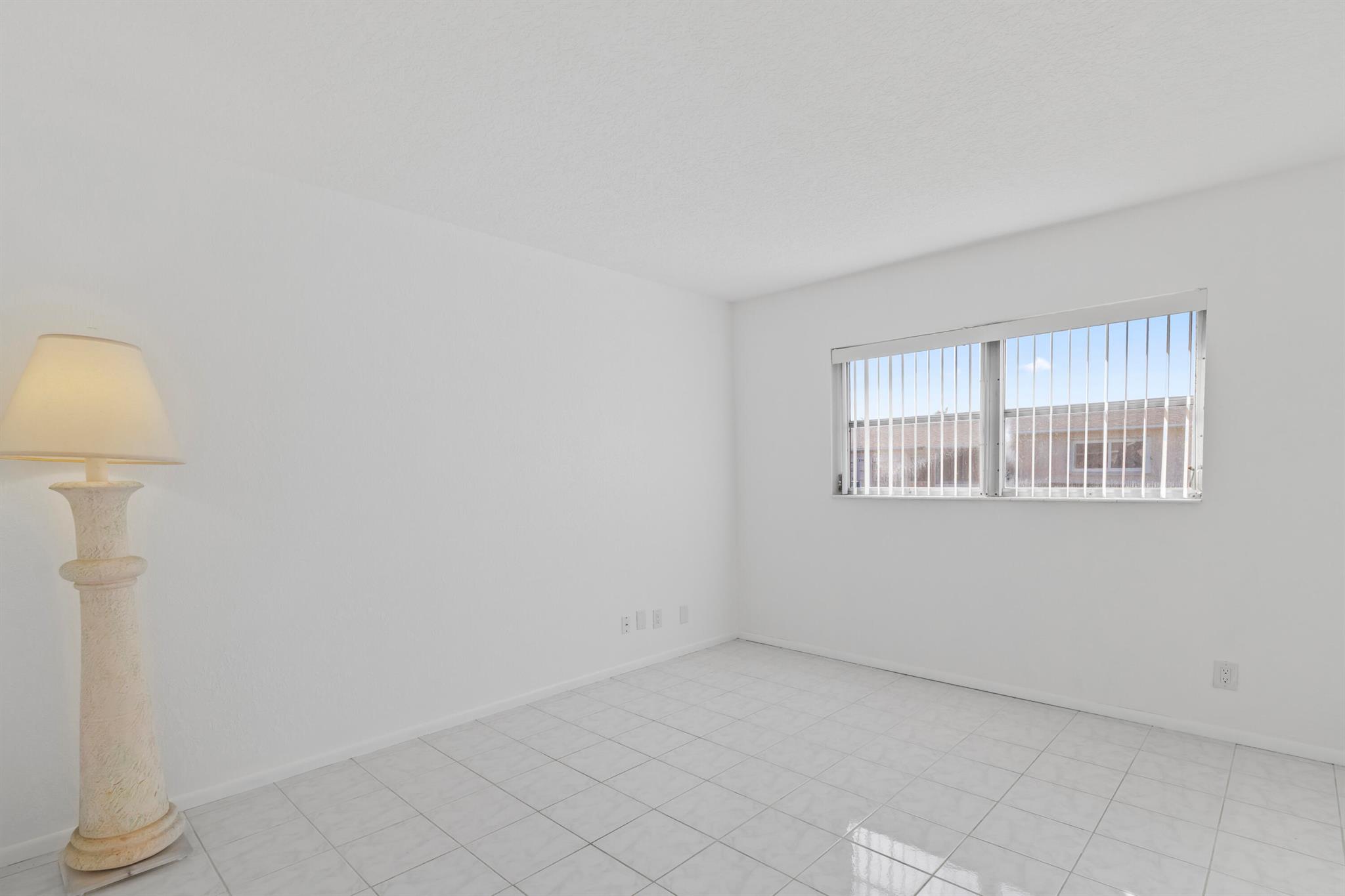 CRESTHAVEN VILLAS 28 COND - Residential