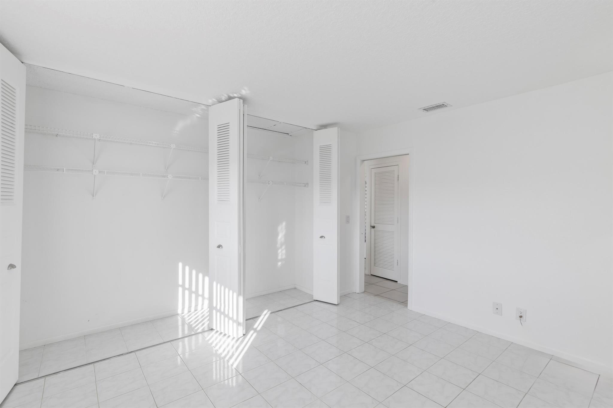 CRESTHAVEN VILLAS 28 COND - Residential