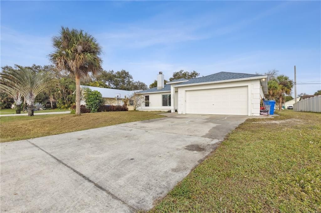 Photo of 1548 Barber Street, Sebastian, FL 32958 (MLS # R11013075)