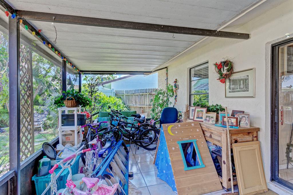 NORTH PALM BEACH HEIGHTS - Residential