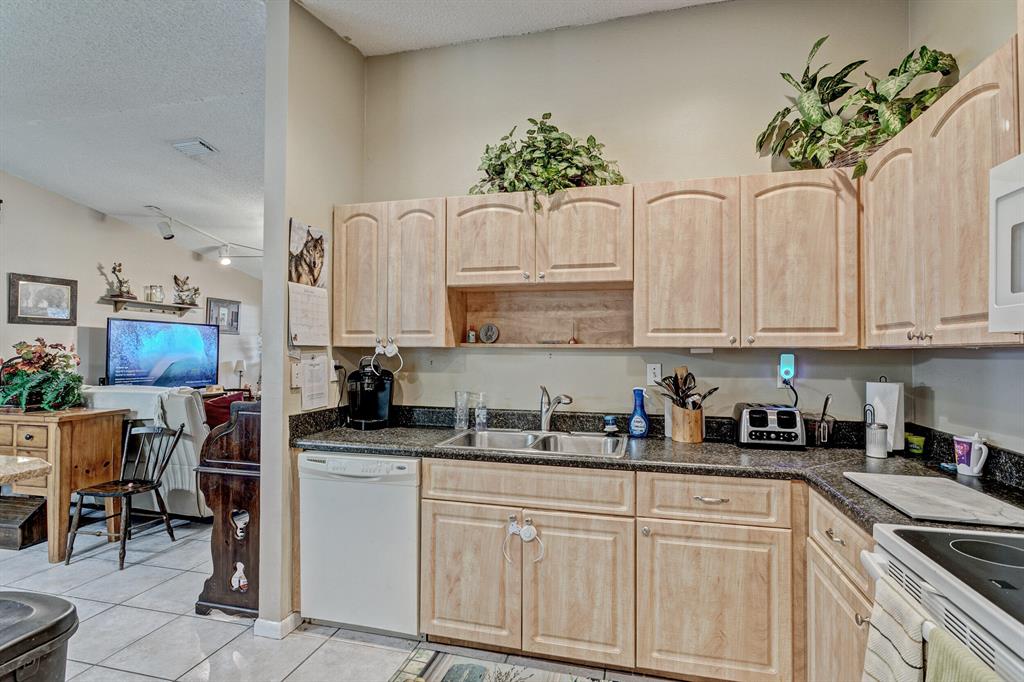 NORTH PALM BEACH HEIGHTS - Residential