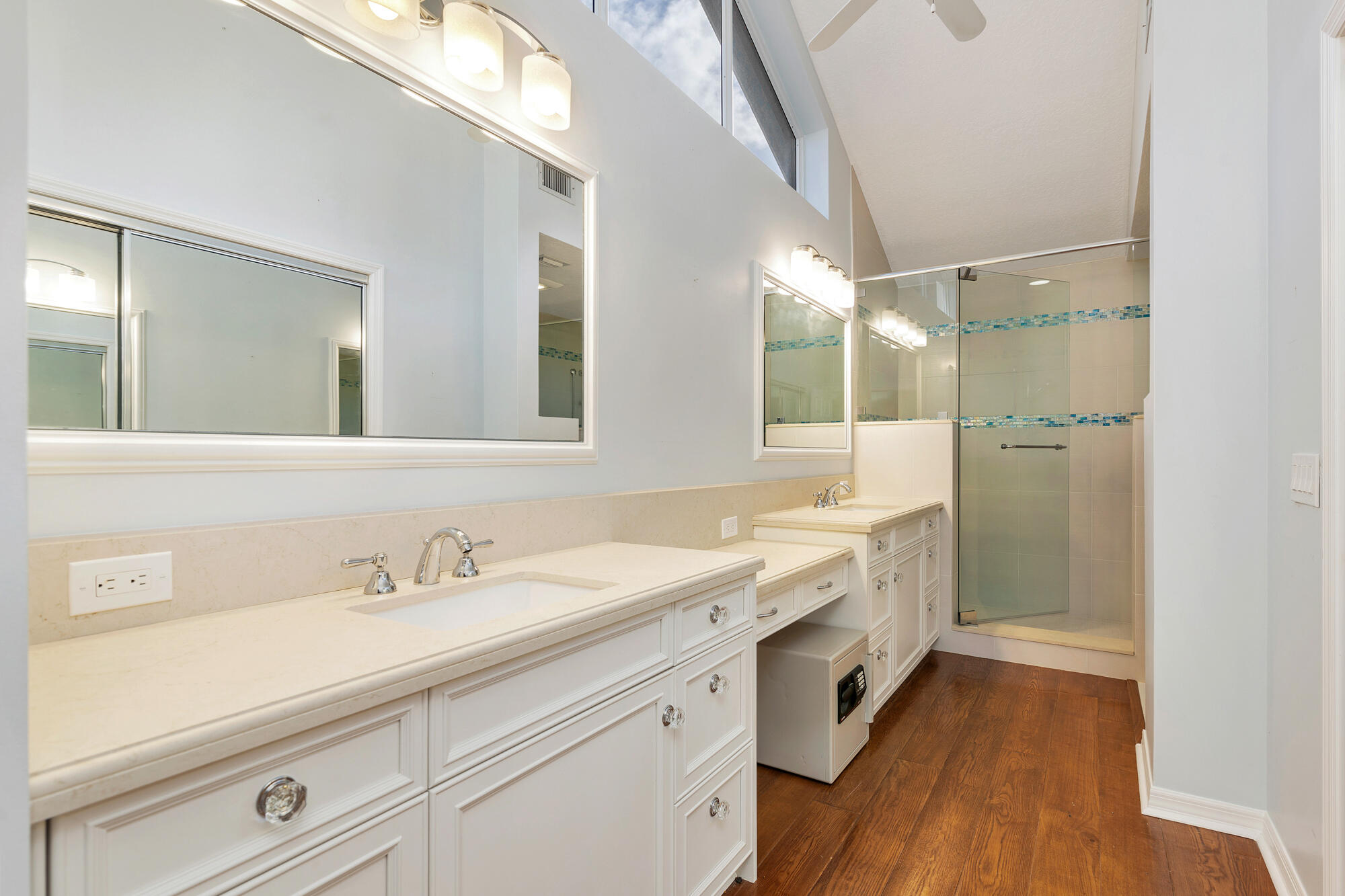 RIVERWIND AT JONATHANS LANDING - Residential