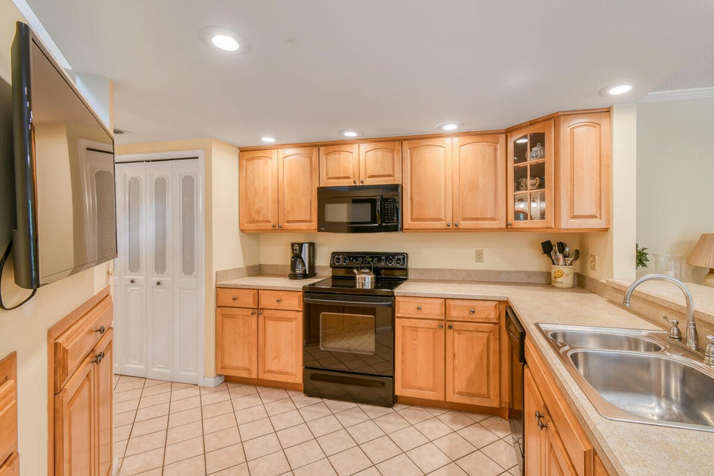 Photo of 28 Uno Lago Drive, Juno Beach, FL 33408 (MLS # B26091909)