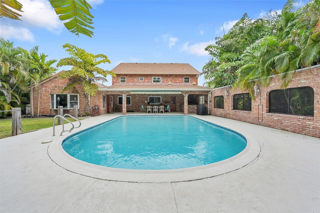 Photo of 3999 NE 15th Ave, Oakland Park, FL 33334 (MLS # F10541297)