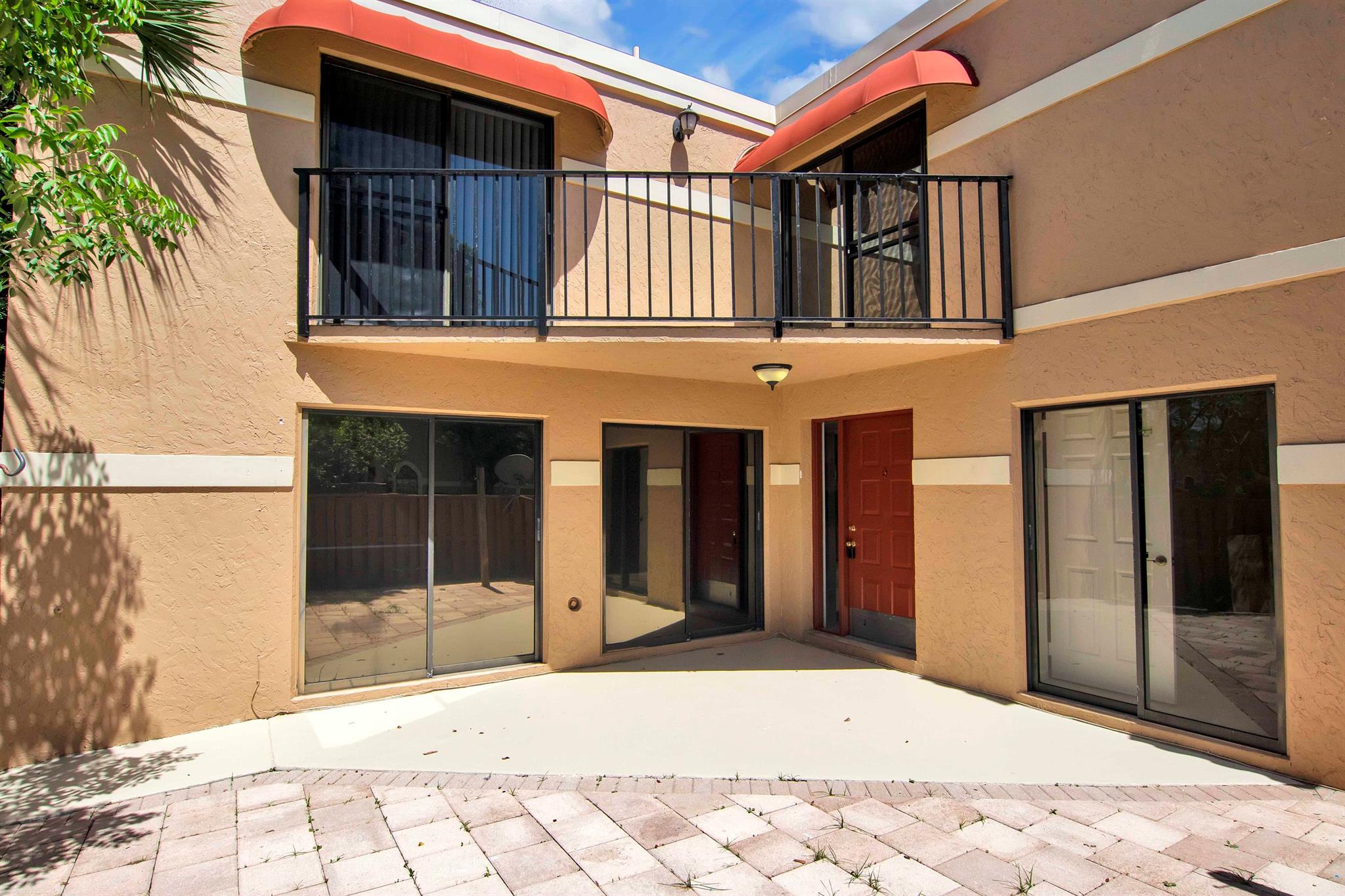Welcome to this beautifully updated and light-filled corner townhouse in the desirable community of Banyan Lakes! Offering 3 spacious bedrooms and 3 full bathrooms, this home features a fully fenced in courtyard, perfect for outdoor living and entertaining. Brand-new premium vinyl flooring extends from the staircase throughout the entire second floor. The kitchen is equipped with sleek new stainless-steel appliances, making it both stylish and functional. Enjoy the convenience of two upstairs master suites, abundant closet space, and additional storage under the stairs. Residents of Banyan Lakes enjoy resort-style amenities, including a heated pool, hot tub, two lighted tennis courts, a fitness center with steam sauna, kids' playroom, business center, and more.