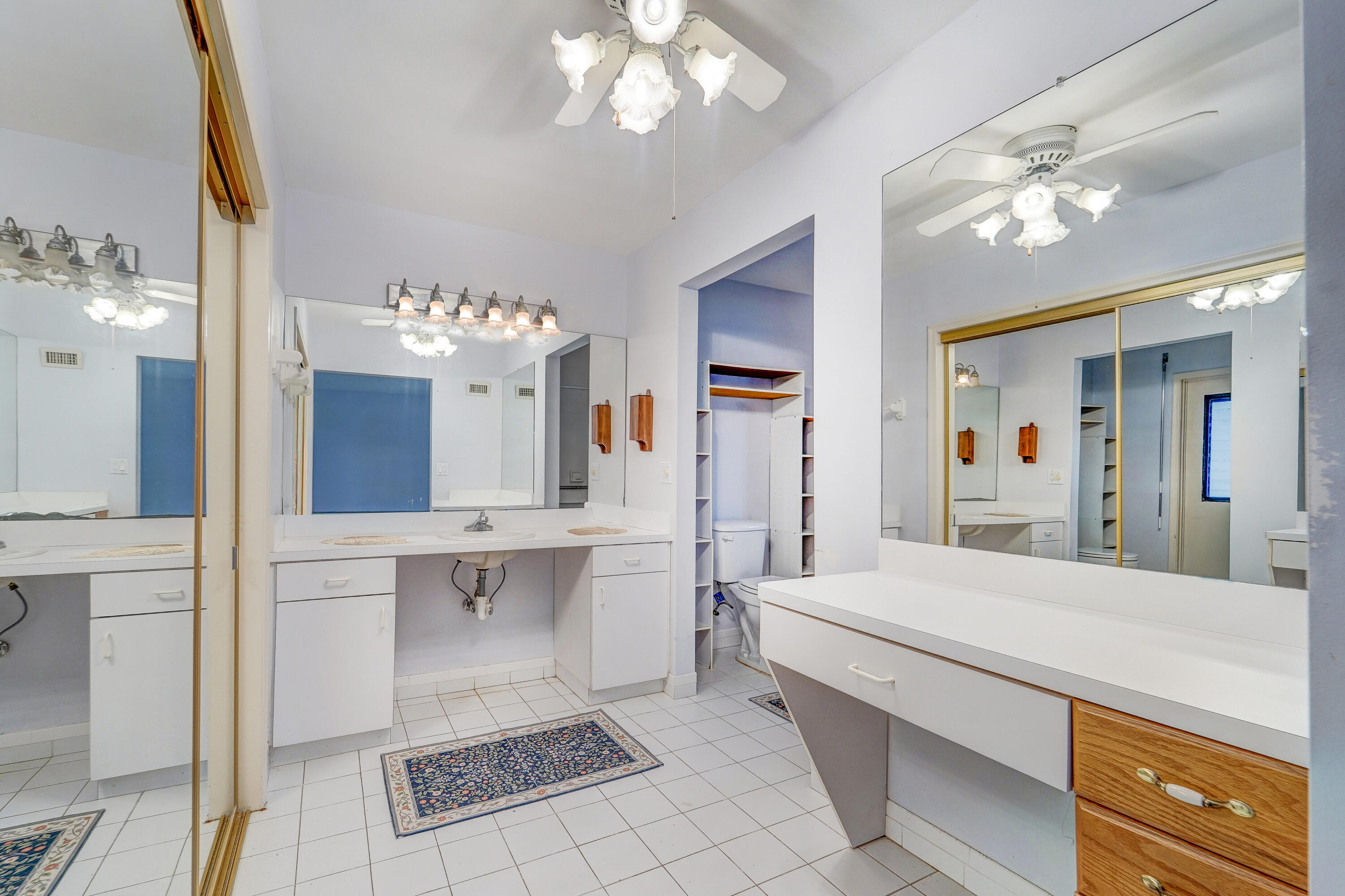 HOLLYWOOD HILLS - Residential