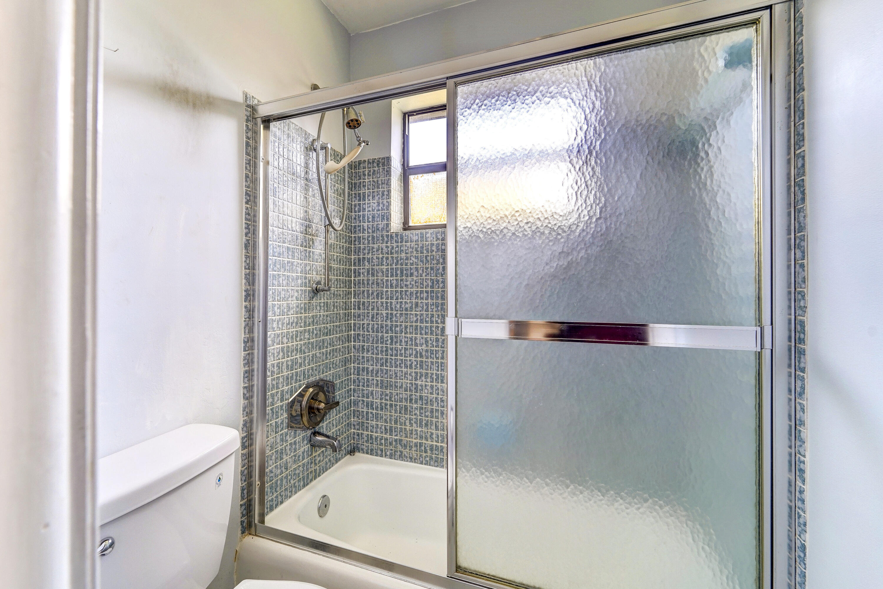 HOLLYWOOD HILLS - Residential