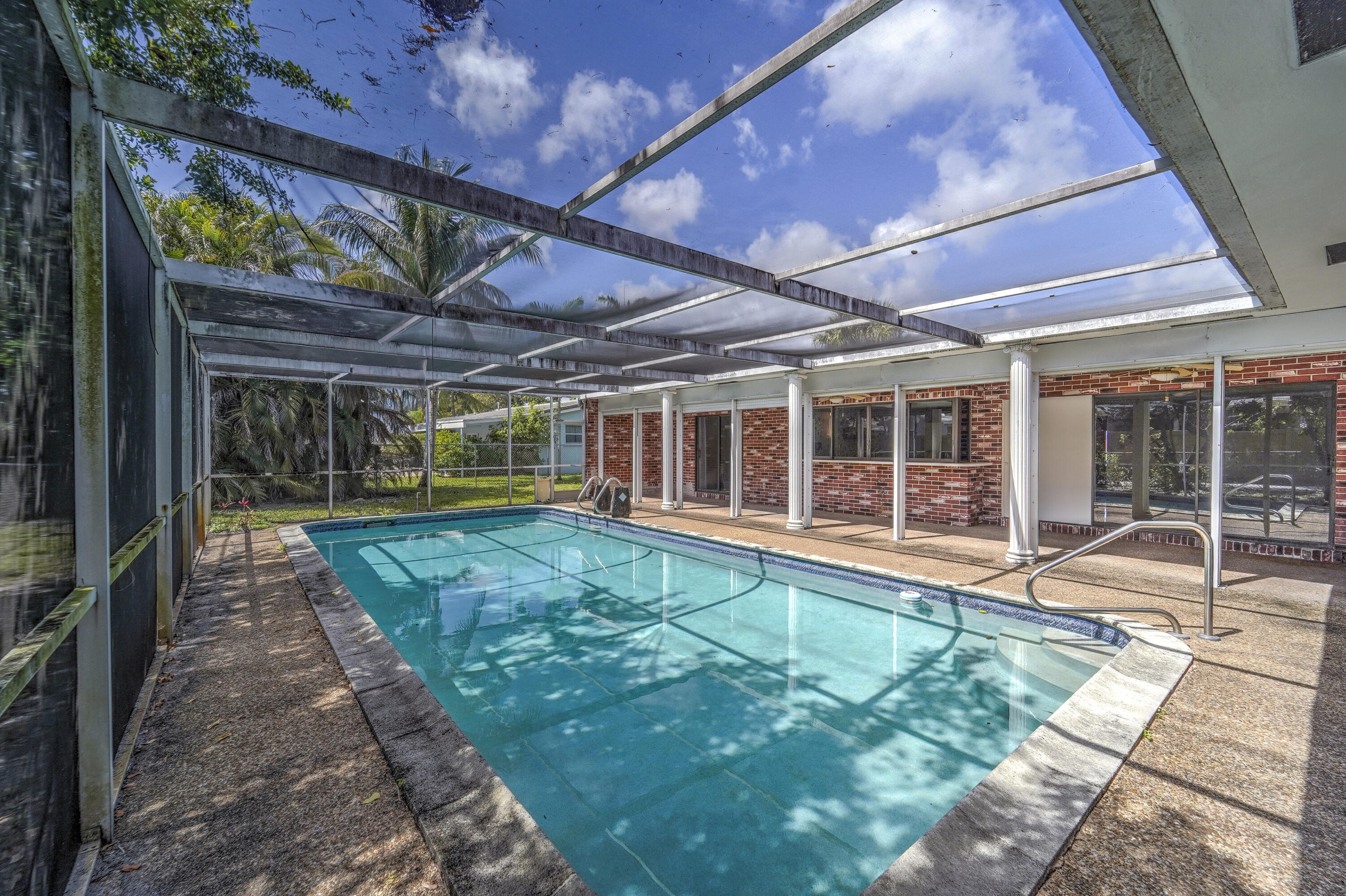 HOLLYWOOD HILLS - Residential