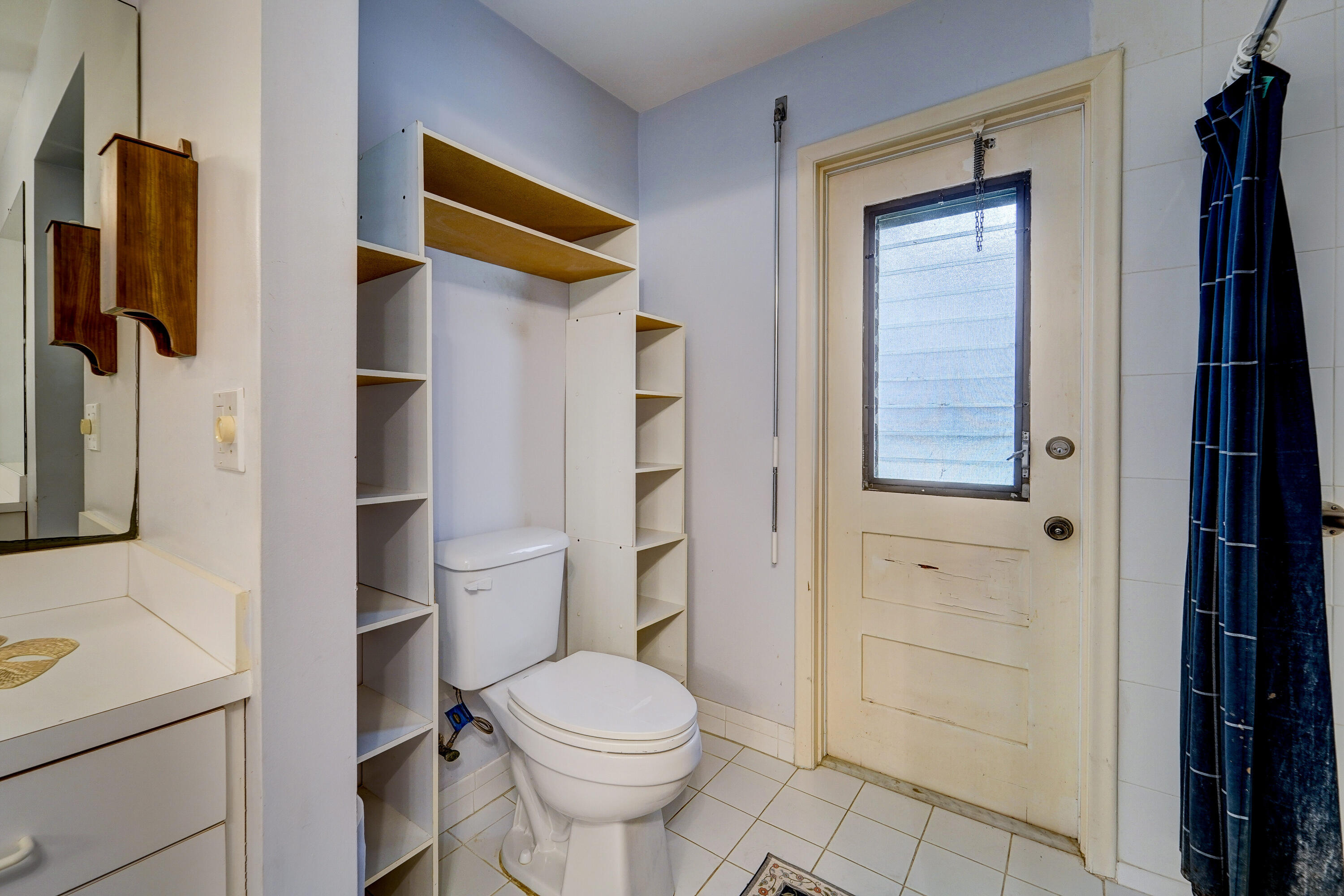 HOLLYWOOD HILLS - Residential