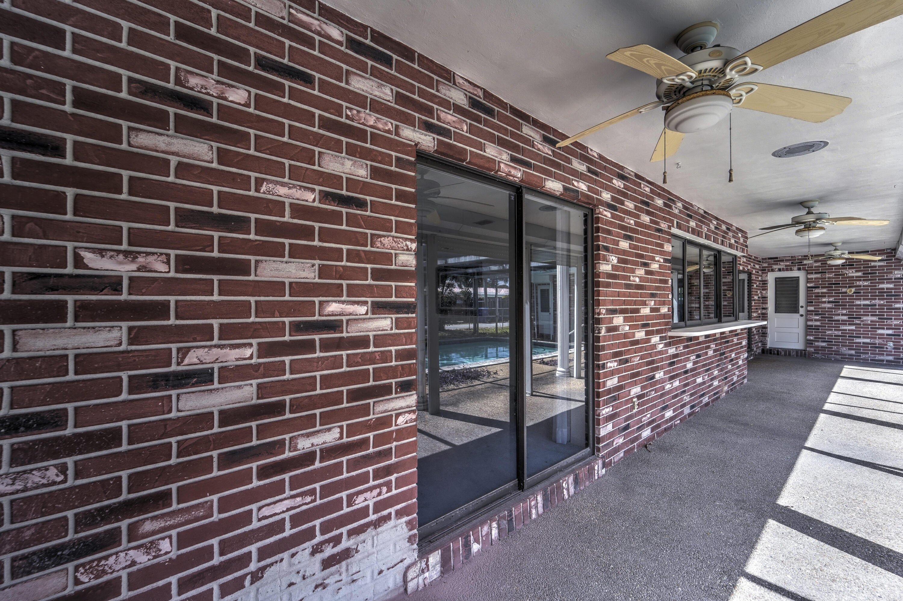 HOLLYWOOD HILLS - Residential