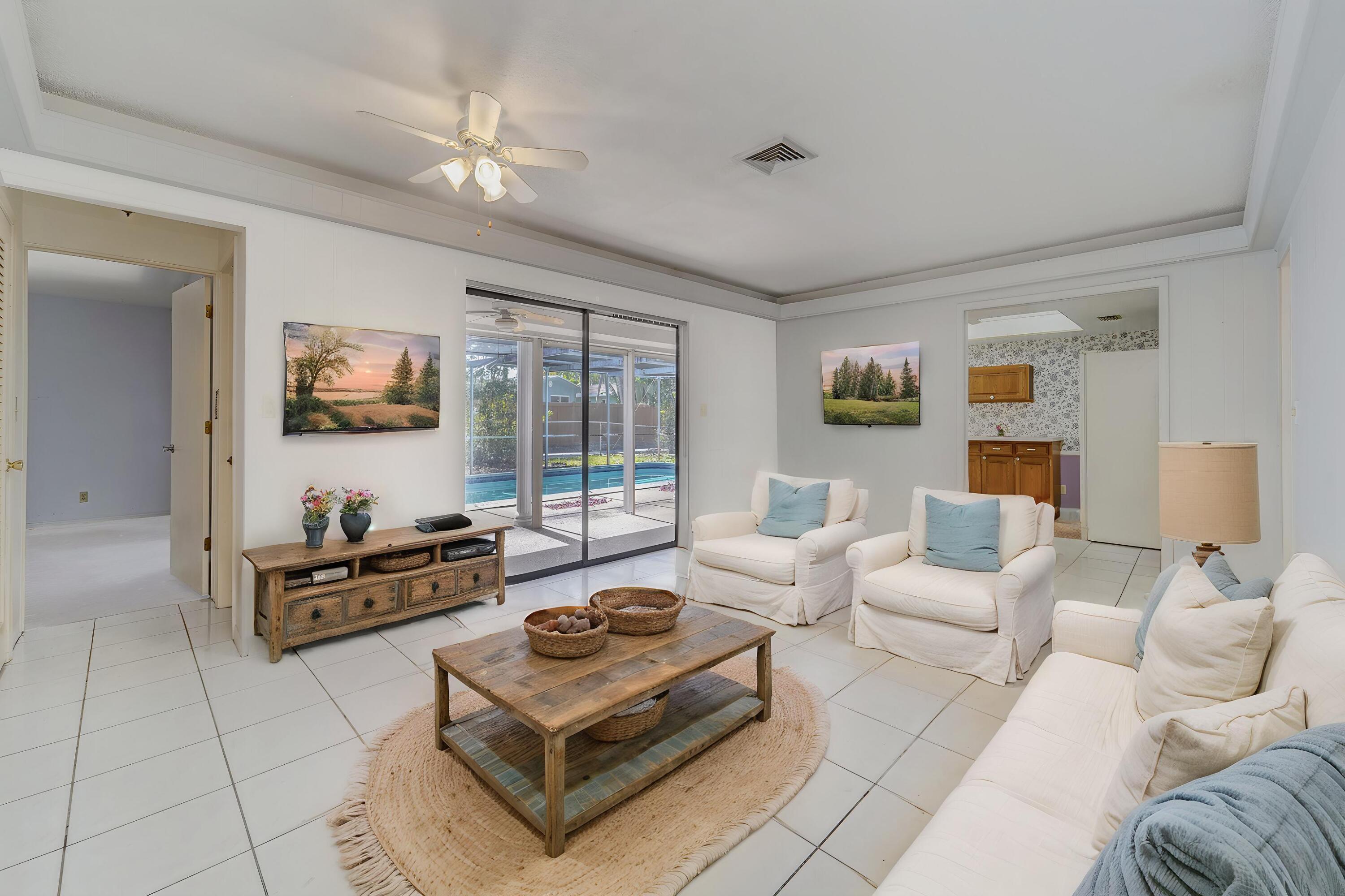 HOLLYWOOD HILLS - Residential