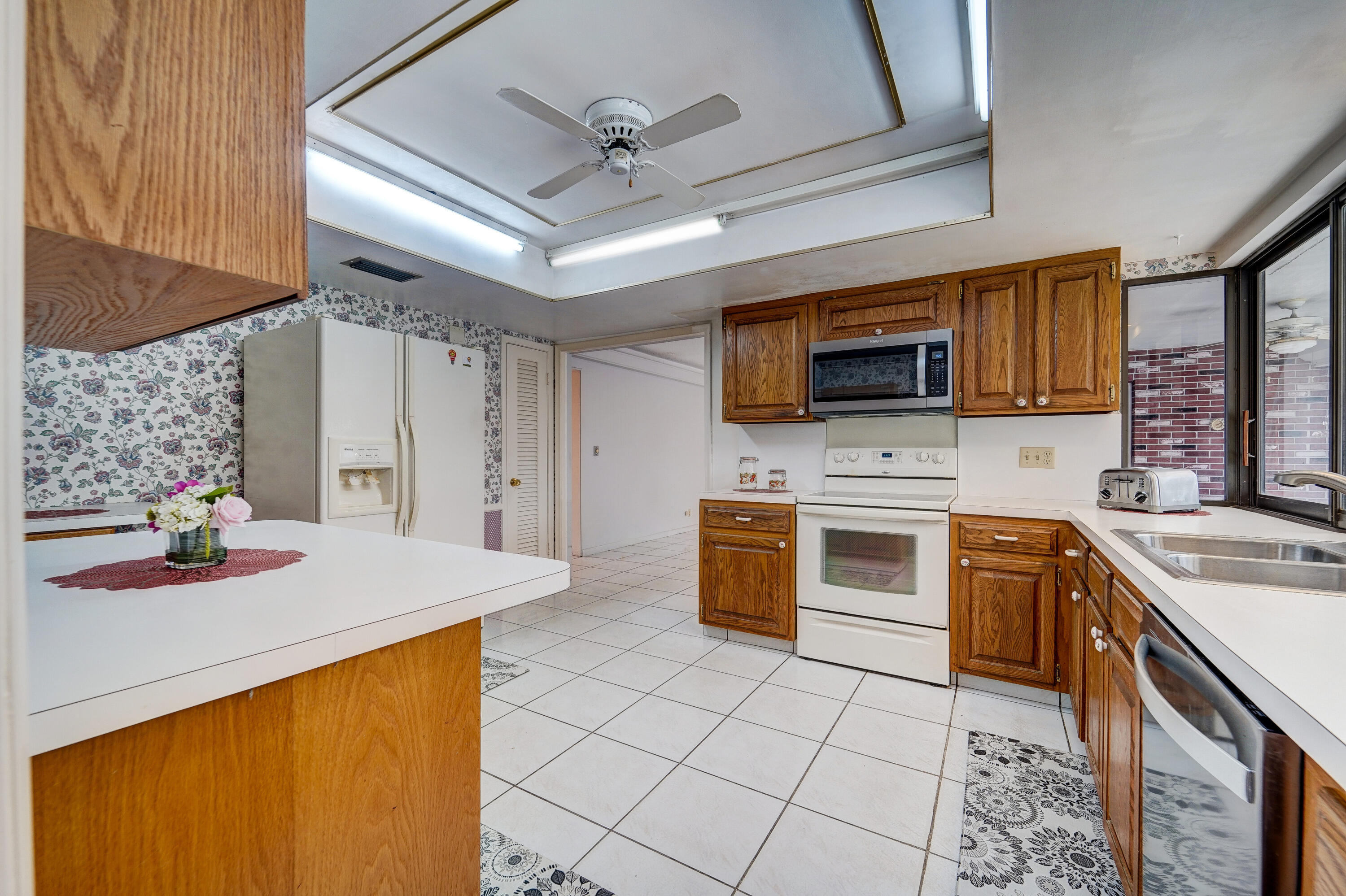 HOLLYWOOD HILLS - Residential