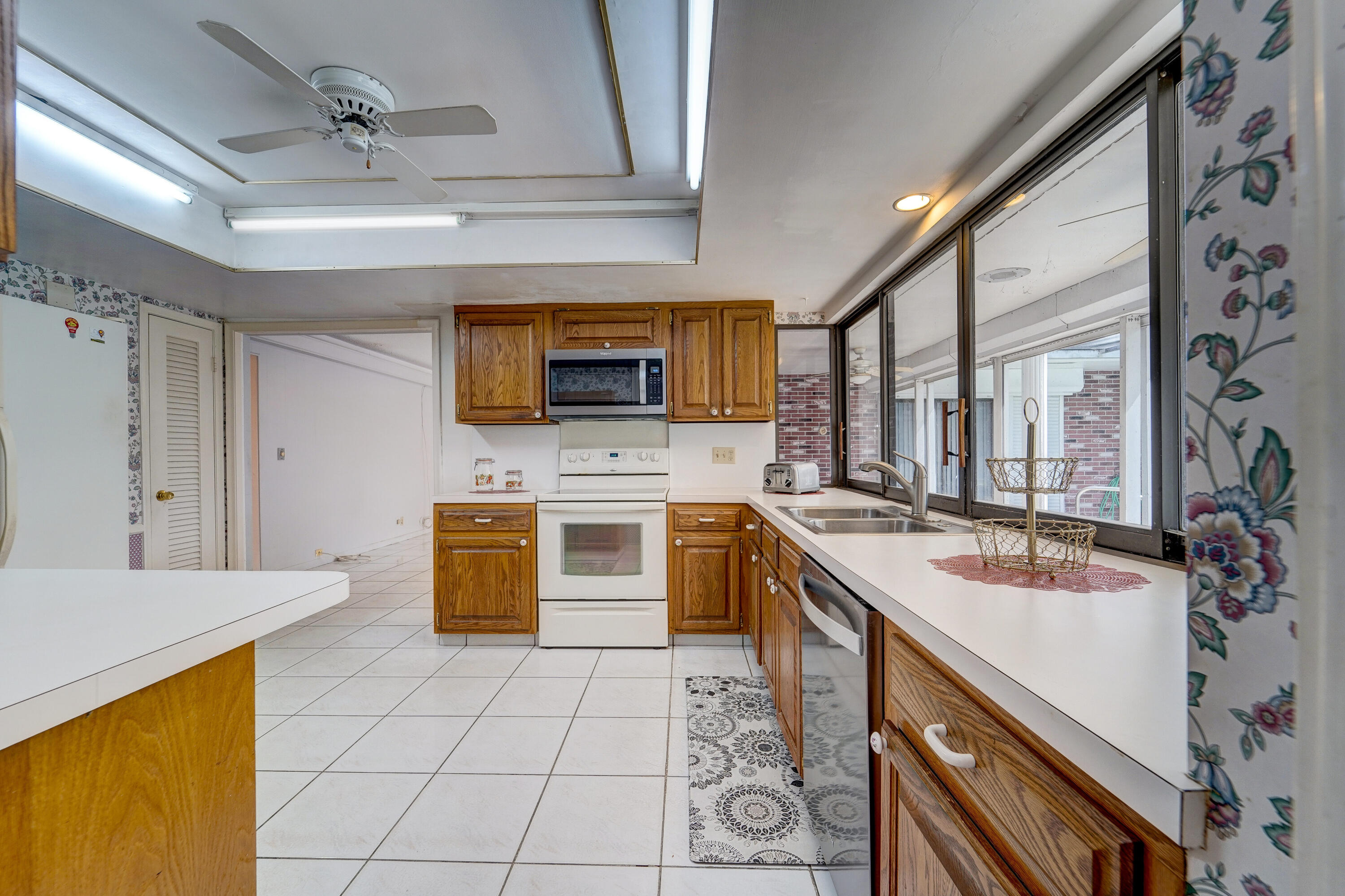 HOLLYWOOD HILLS - Residential