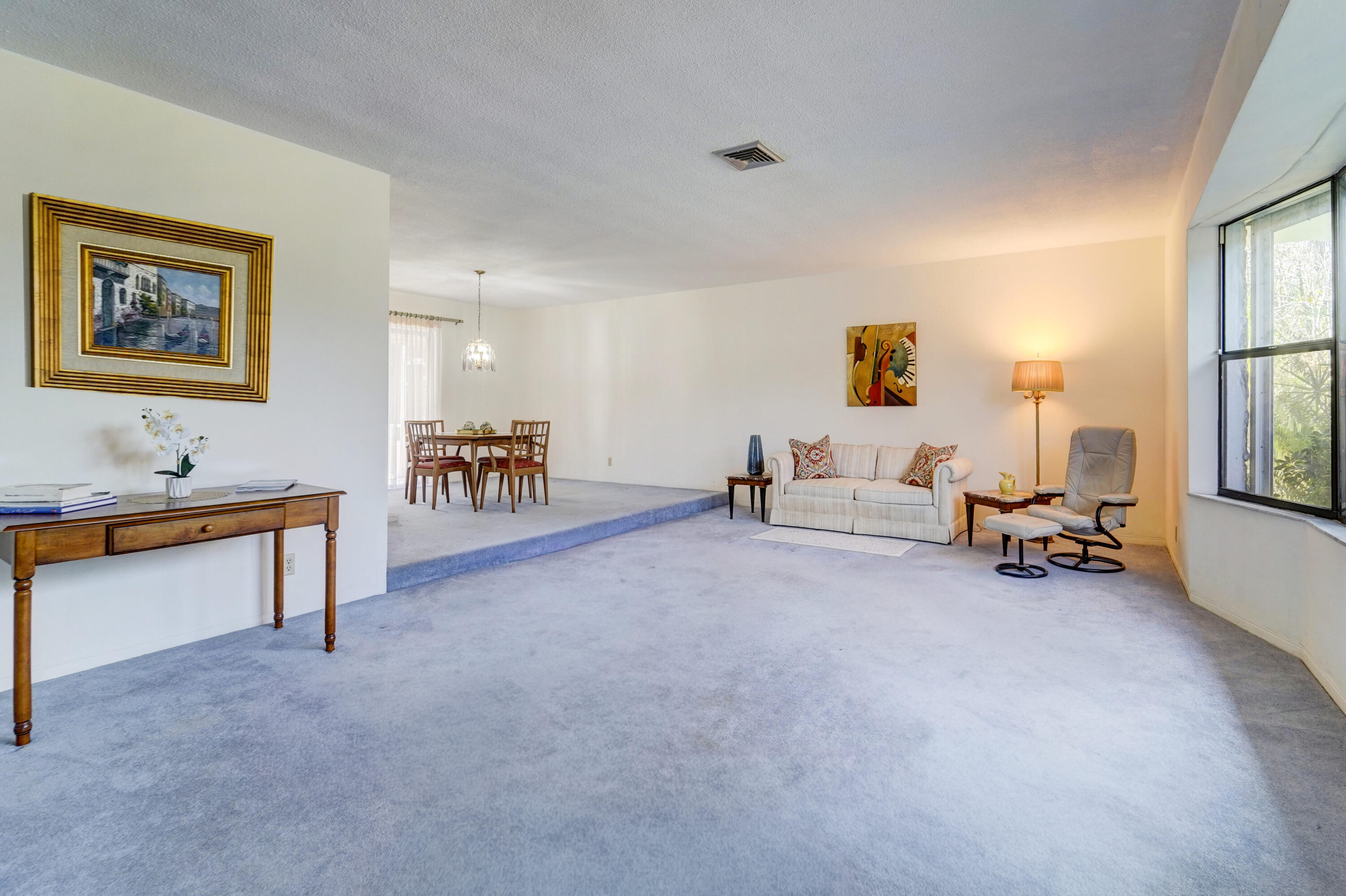 HOLLYWOOD HILLS - Residential