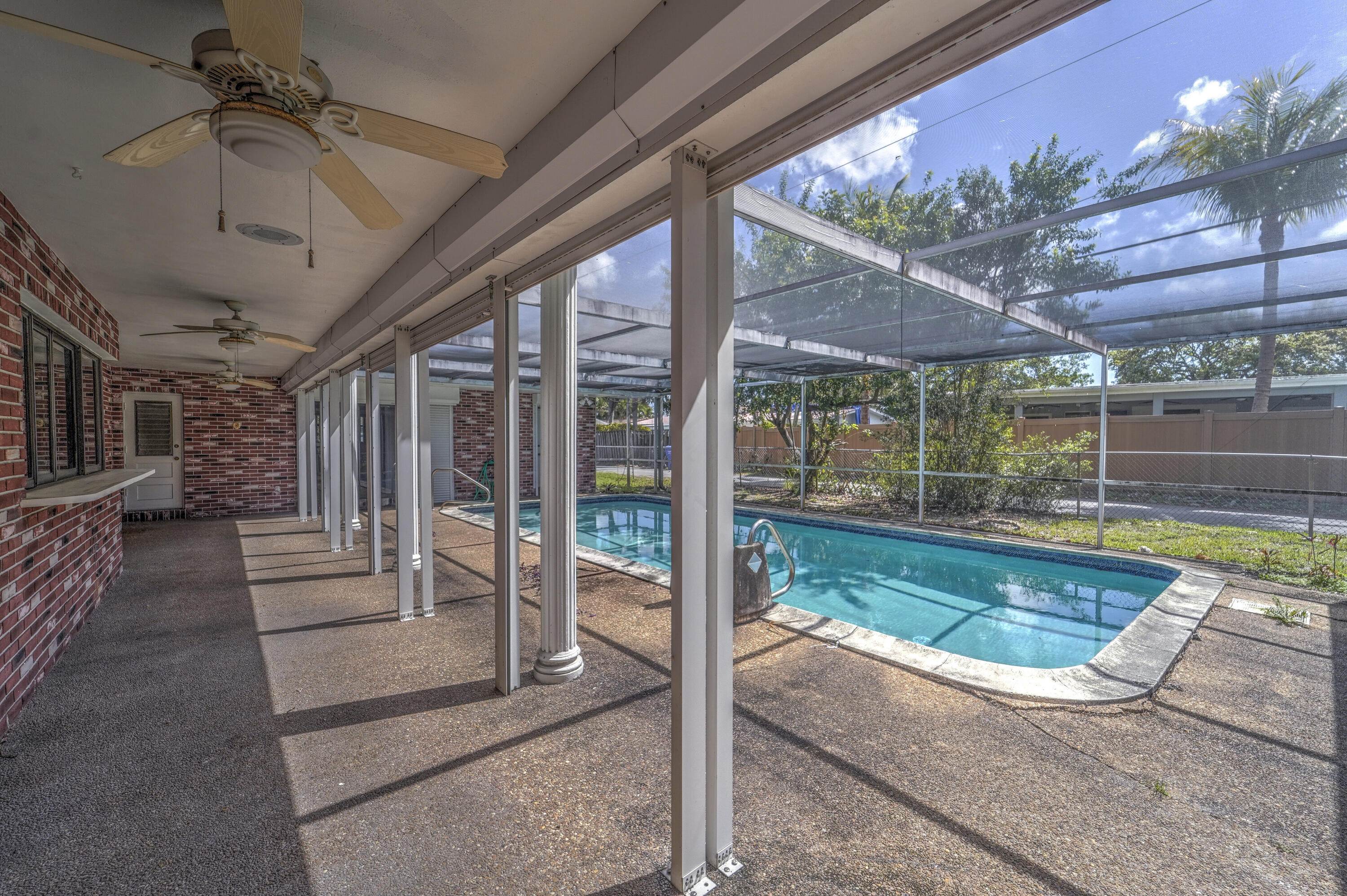 HOLLYWOOD HILLS - Residential