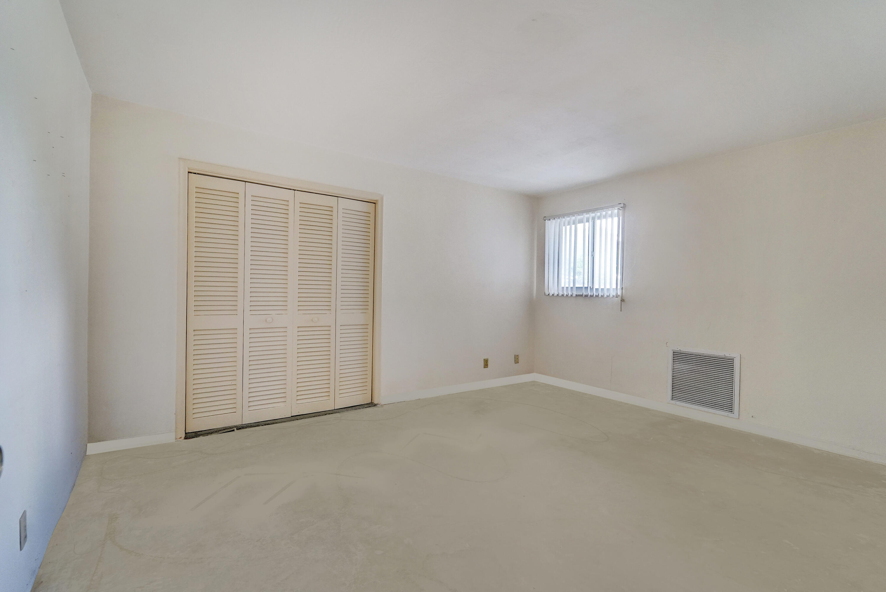 HOLLYWOOD HILLS - Residential