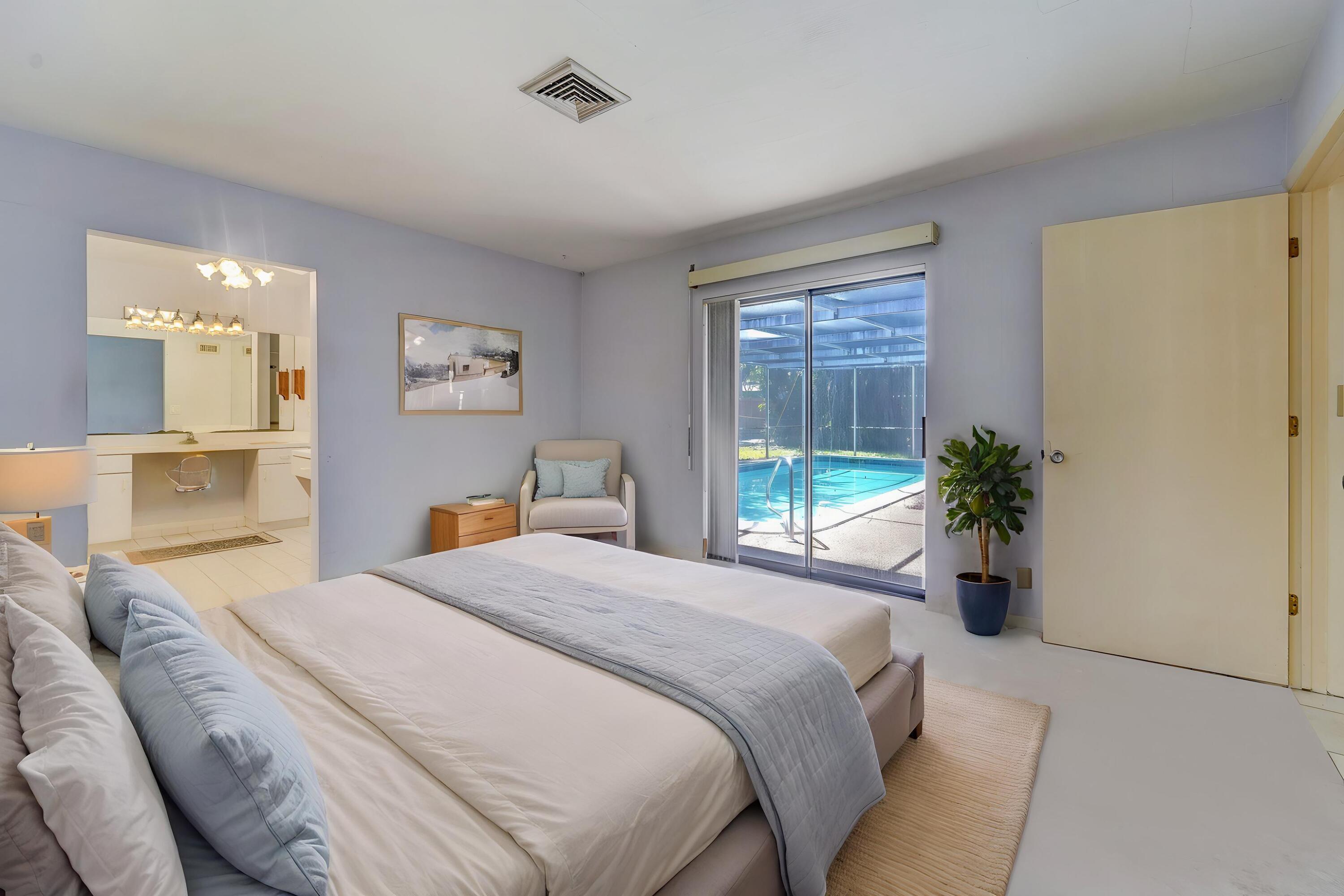 HOLLYWOOD HILLS - Residential