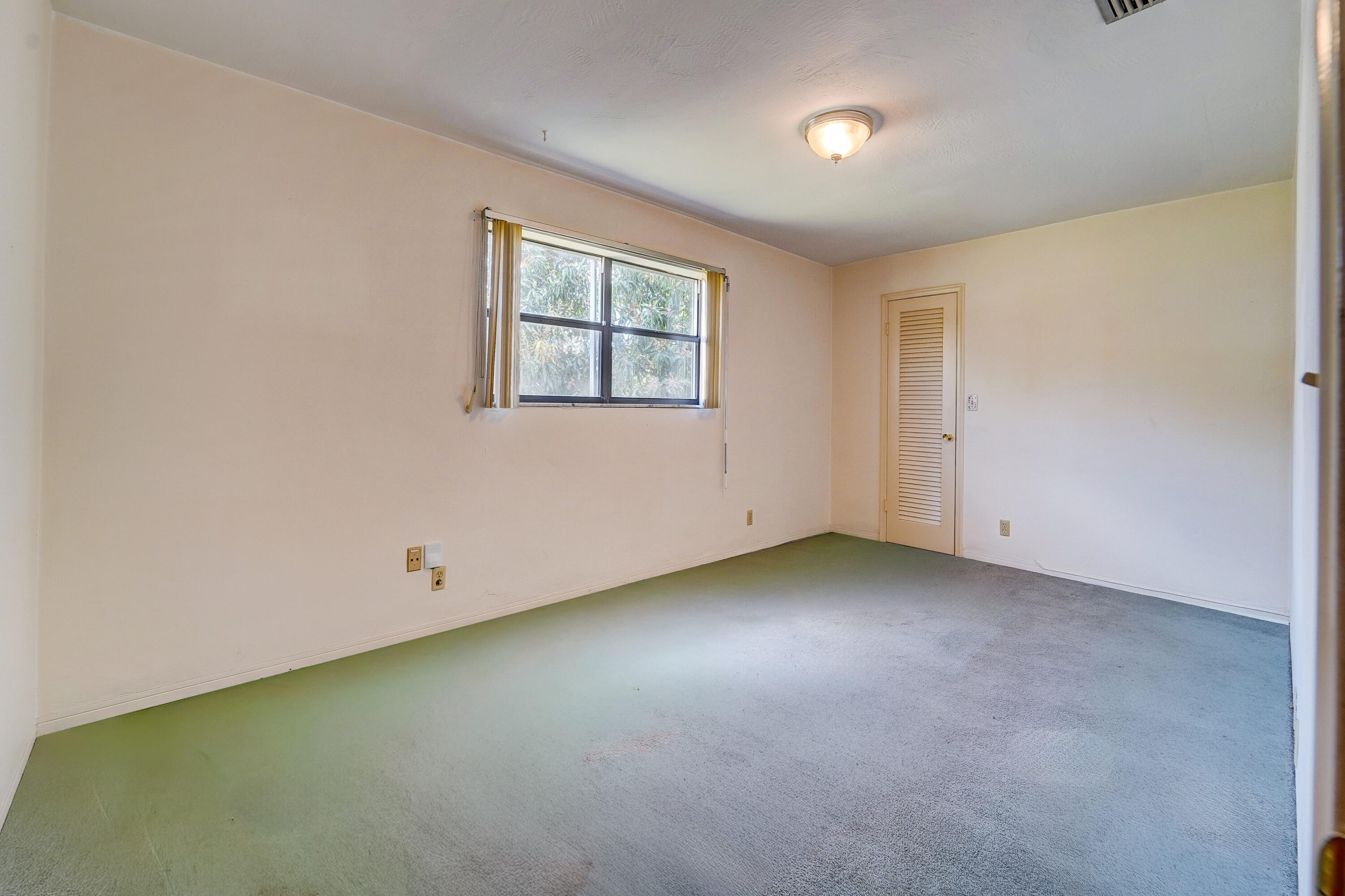 HOLLYWOOD HILLS - Residential