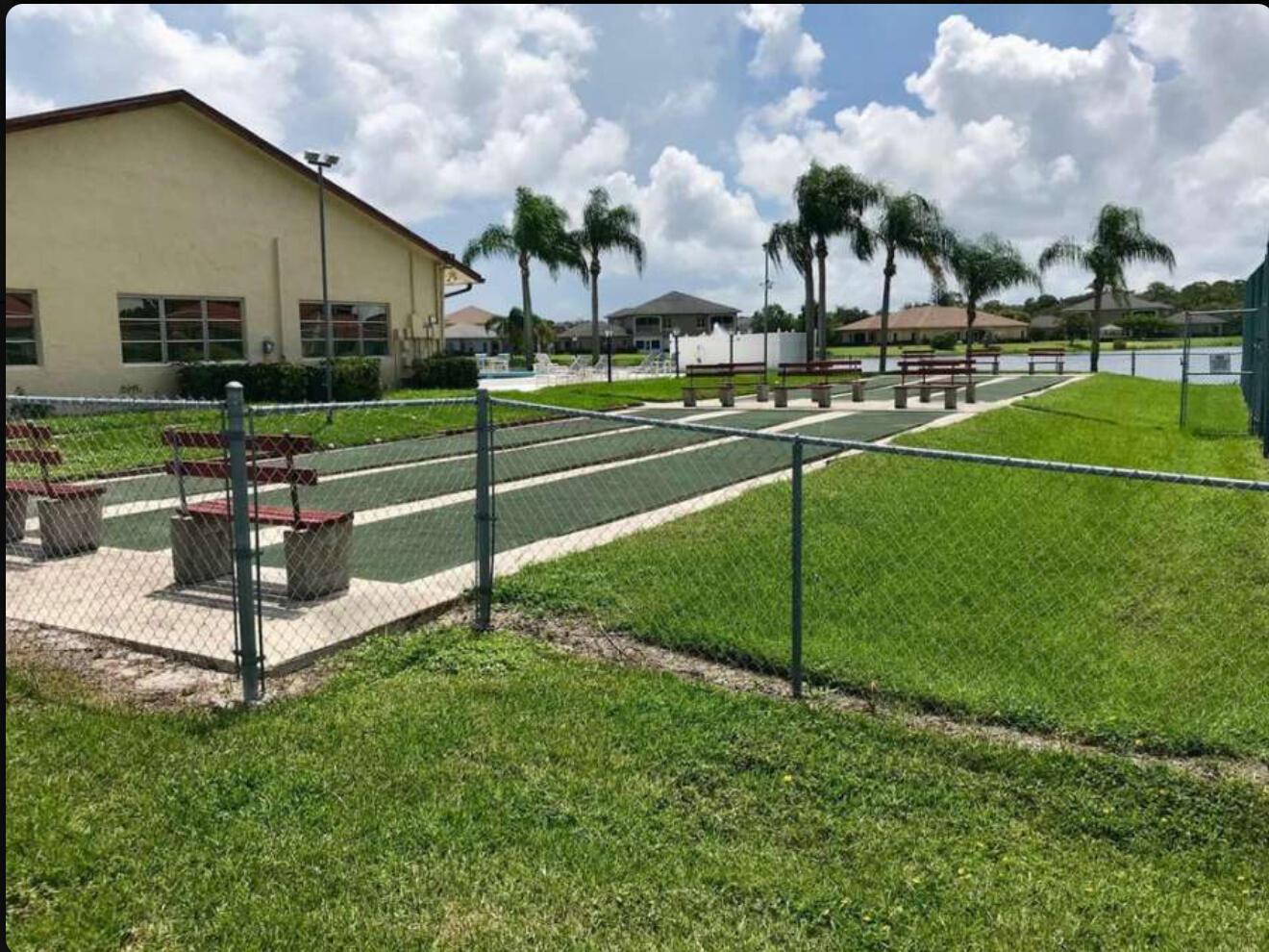 SAVANNAH'S CONDOMINIUM SE - Residential