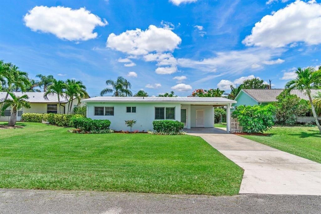 Photo of 3004 SE Banyan Street, Stuart, FL 34997 (MLS # R10812033)