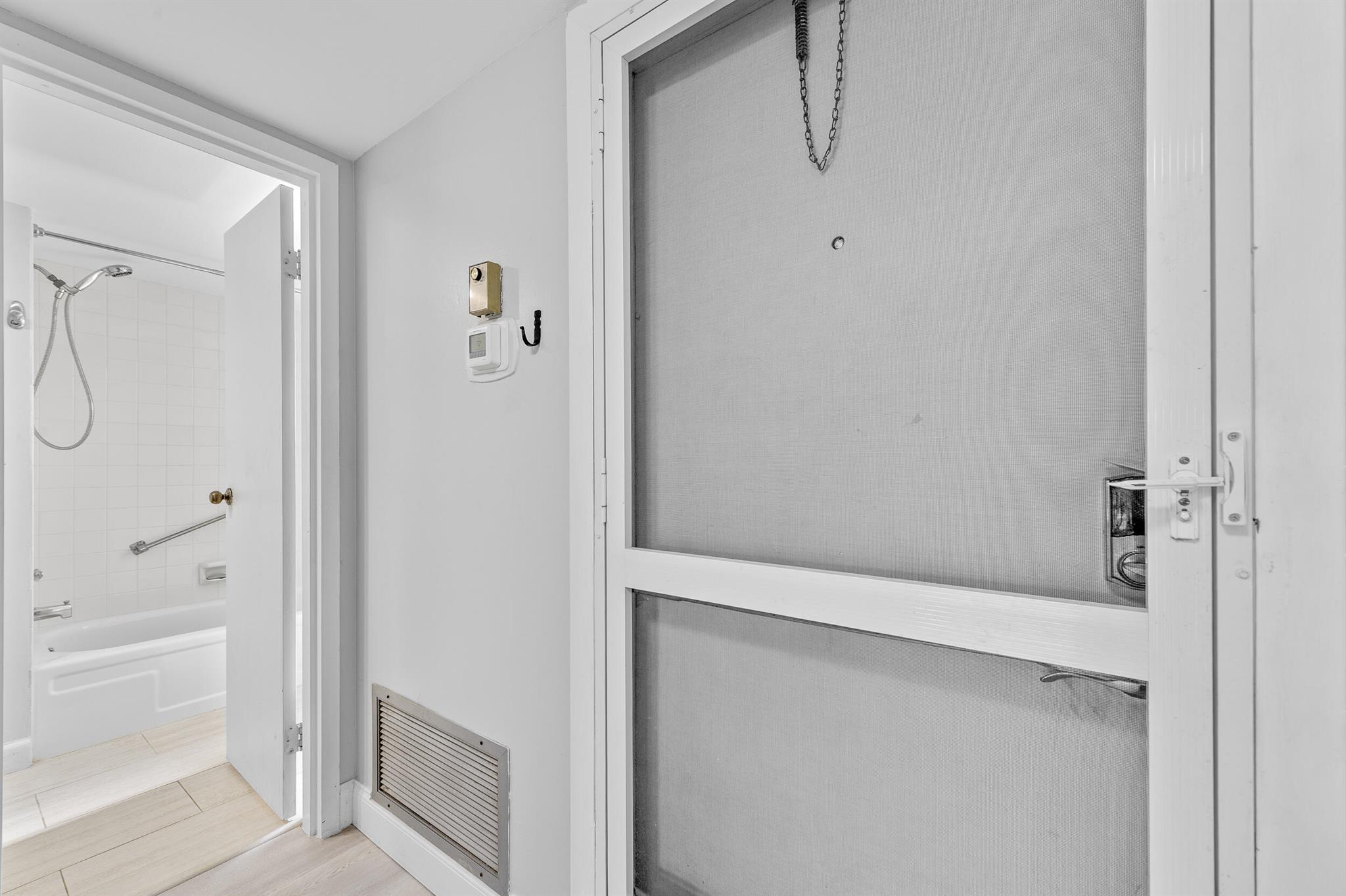 3871 Via Poinciana 201