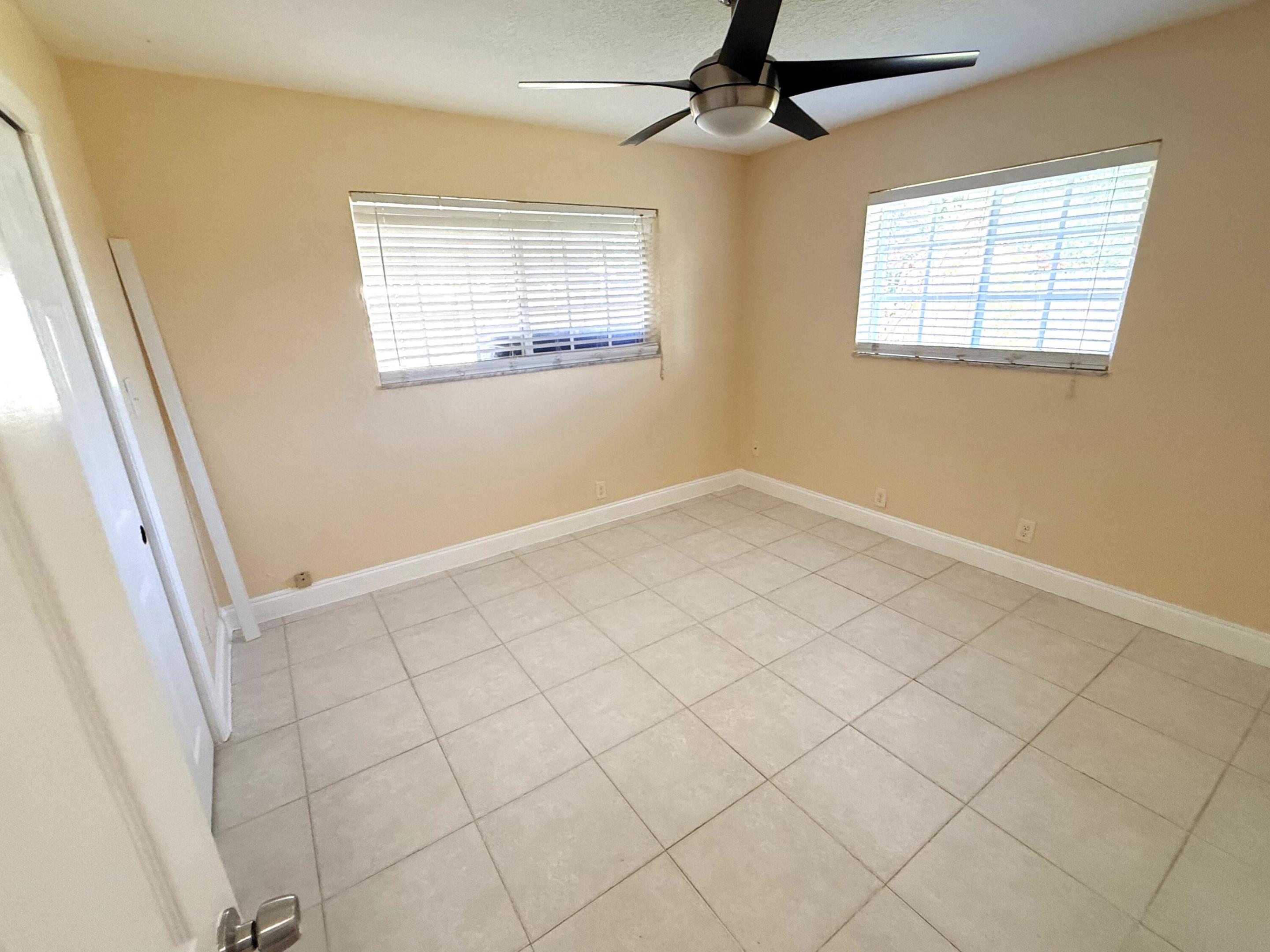 551 SE 15th Street W