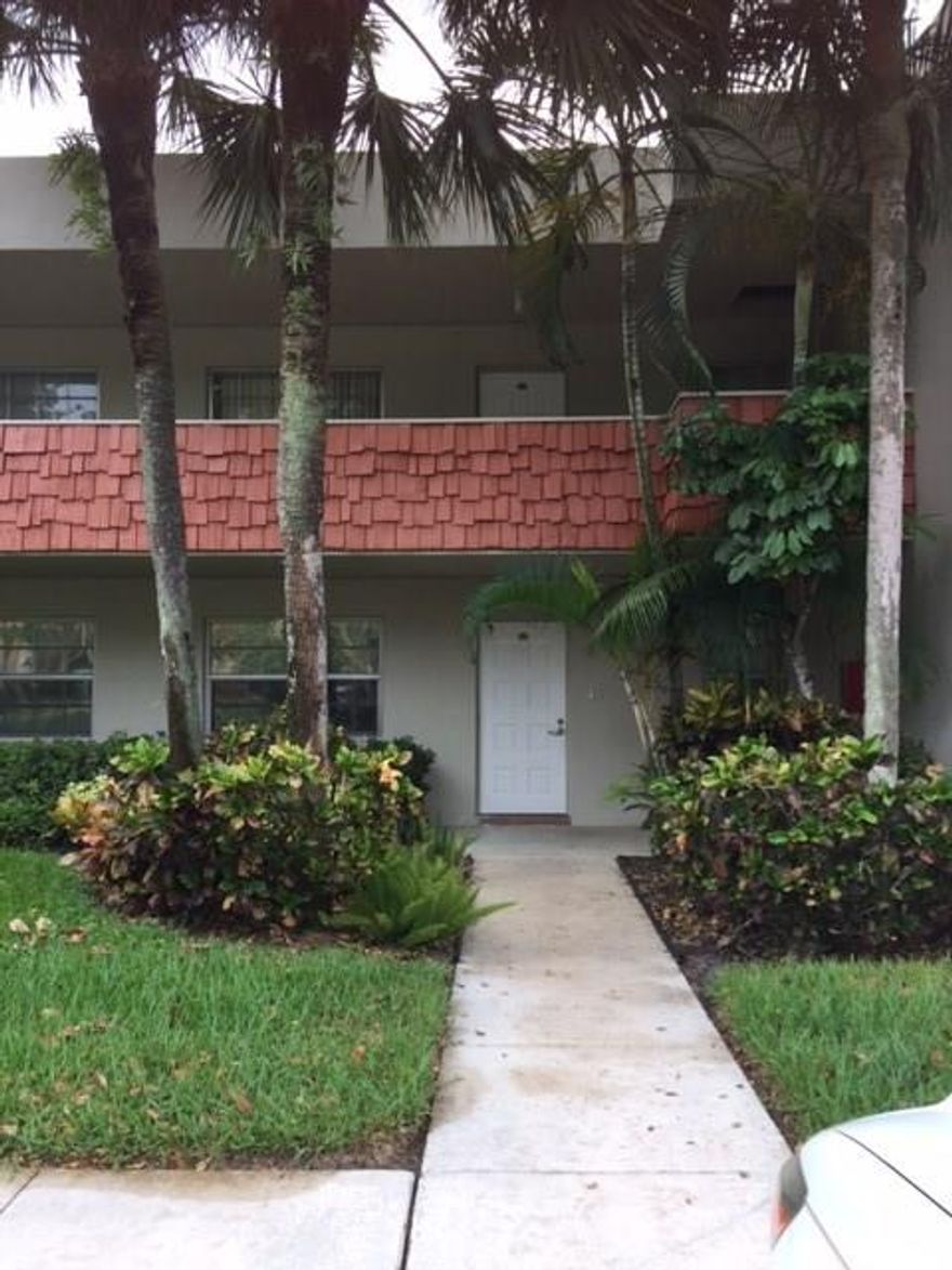 Great price for a quick sale!!!. Amazing Garden apartment located on the ground floor, completely remodeled, tile floor, 2 bedrooms plus Den, 2 full bathrooms, screened balcony, hurricane shutter, beautiful golf view and 15 minutes from the I-95 & Turnpike. Must see it. Please see brokers remarks.