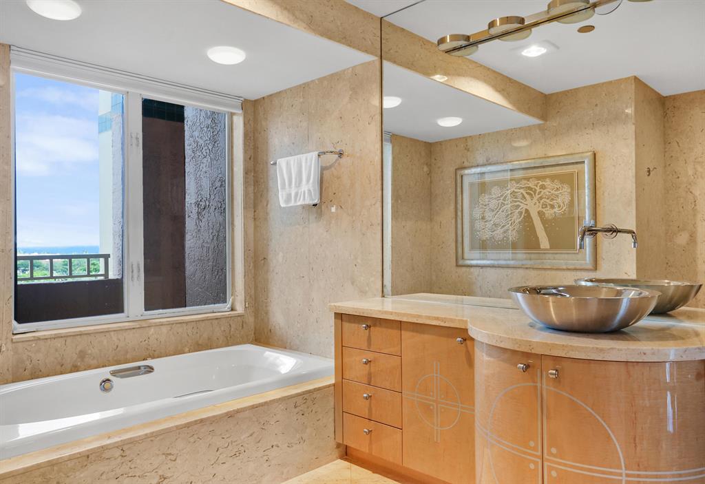 MIZNER TOWER - Residential