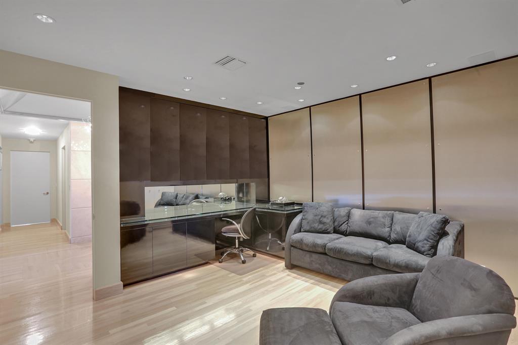 MIZNER TOWER - Residential