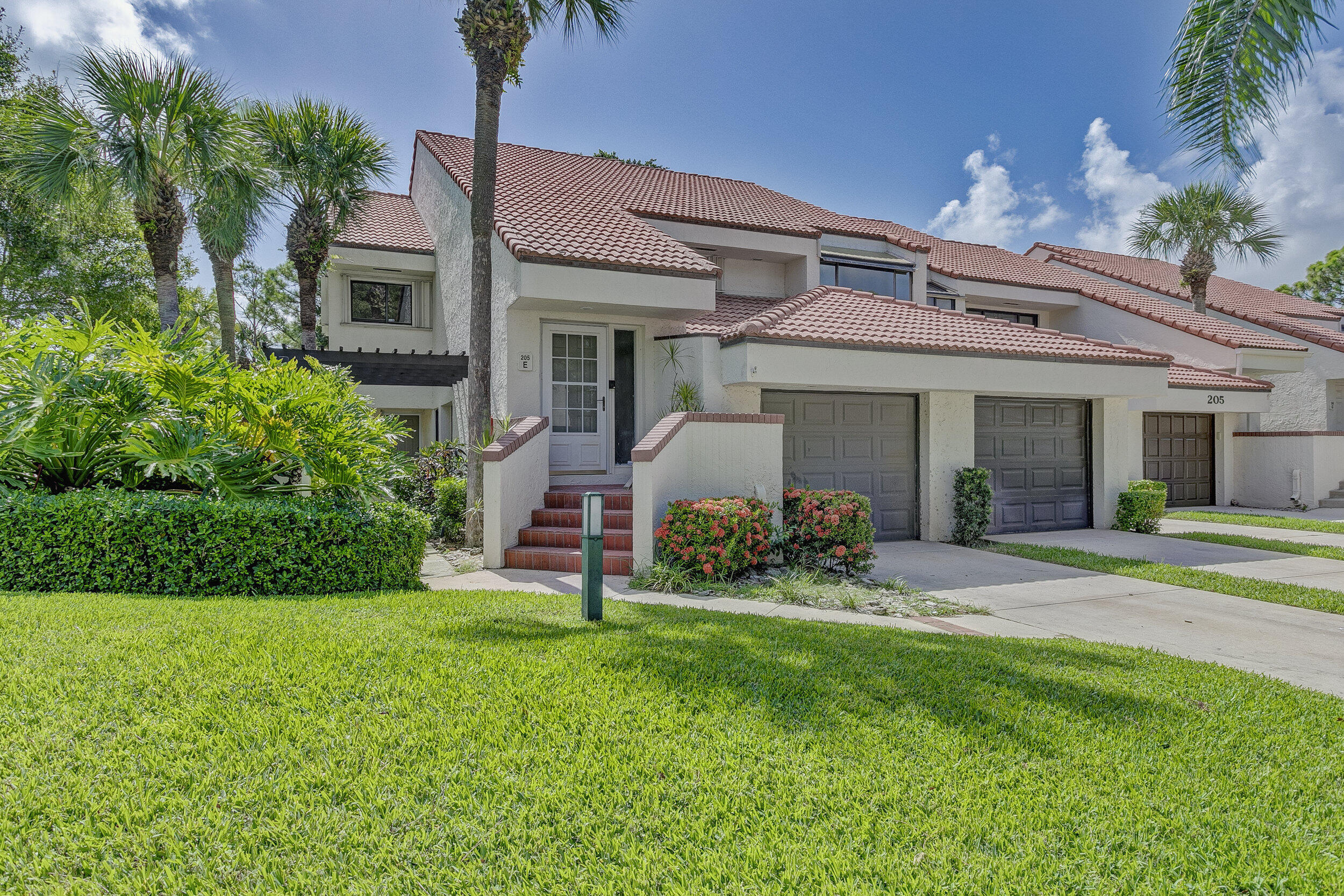 205 SEA OATS Drive E